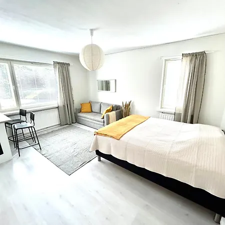 Yksioe Ilmaisella Autopaikalla Hillside Apartament *